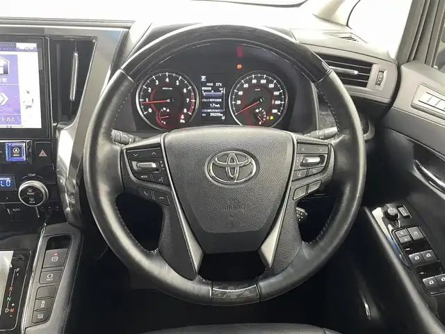 トヨタ アルファード S Cパッケージ 熊本県 2018(平30)年 4万km ホワイトパールクリスタルシャイン 社外ナビ（ＣＤ・ＤＶＤ・フルセグ・ＢＴ・ＳＤ）/バックカメラ　/アルパインフリップダウンモニター/ビルトインＥＴＣ　/両側パワースライドドア　/トヨタセーフティーセンス/・プリクラッシュセーフティ/・レーンキープアシスト/・駐車時支援パーキングサポートシステム/・ロードサインアシスト/・アダブティブクルーズコントロール/・オートハイビーム/横滑り防止/前後クリアランスソナー　/前席シートヒーター　/前席エアーシート　/前席パワーシート　/ステアリングヒーター/パワーバックドア/デジタルインナーミラー/社外フロアマット/純正１８インチAW/オートライト/三眼LEDヘッドライト/フォグランプ/スマートキー/プッシュスタート