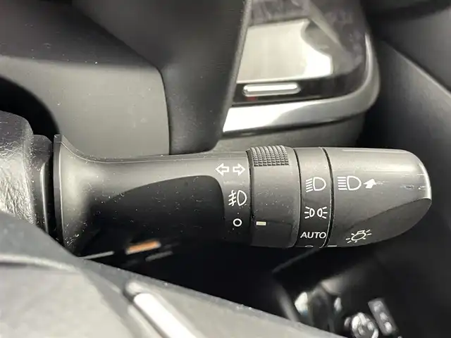 トヨタ アルファード S Cパッケージ 熊本県 2018(平30)年 4万km ホワイトパールクリスタルシャイン 社外ナビ（ＣＤ・ＤＶＤ・フルセグ・ＢＴ・ＳＤ）/バックカメラ　/アルパインフリップダウンモニター/ビルトインＥＴＣ　/両側パワースライドドア　/トヨタセーフティーセンス/・プリクラッシュセーフティ/・レーンキープアシスト/・駐車時支援パーキングサポートシステム/・ロードサインアシスト/・アダブティブクルーズコントロール/・オートハイビーム/横滑り防止/前後クリアランスソナー　/前席シートヒーター　/前席エアーシート　/前席パワーシート　/ステアリングヒーター/パワーバックドア/デジタルインナーミラー/社外フロアマット/純正１８インチAW/オートライト/三眼LEDヘッドライト/フォグランプ/スマートキー/プッシュスタート