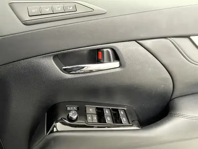 トヨタ アルファード S Cパッケージ 熊本県 2018(平30)年 4万km ホワイトパールクリスタルシャイン 社外ナビ（ＣＤ・ＤＶＤ・フルセグ・ＢＴ・ＳＤ）/バックカメラ　/アルパインフリップダウンモニター/ビルトインＥＴＣ　/両側パワースライドドア　/トヨタセーフティーセンス/・プリクラッシュセーフティ/・レーンキープアシスト/・駐車時支援パーキングサポートシステム/・ロードサインアシスト/・アダブティブクルーズコントロール/・オートハイビーム/横滑り防止/前後クリアランスソナー　/前席シートヒーター　/前席エアーシート　/前席パワーシート　/ステアリングヒーター/パワーバックドア/デジタルインナーミラー/社外フロアマット/純正１８インチAW/オートライト/三眼LEDヘッドライト/フォグランプ/スマートキー/プッシュスタート