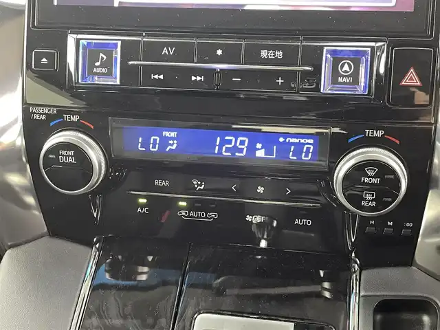 トヨタ アルファード S Cパッケージ 熊本県 2018(平30)年 4万km ホワイトパールクリスタルシャイン 社外ナビ（ＣＤ・ＤＶＤ・フルセグ・ＢＴ・ＳＤ）/バックカメラ　/アルパインフリップダウンモニター/ビルトインＥＴＣ　/両側パワースライドドア　/トヨタセーフティーセンス/・プリクラッシュセーフティ/・レーンキープアシスト/・駐車時支援パーキングサポートシステム/・ロードサインアシスト/・アダブティブクルーズコントロール/・オートハイビーム/横滑り防止/前後クリアランスソナー　/前席シートヒーター　/前席エアーシート　/前席パワーシート　/ステアリングヒーター/パワーバックドア/デジタルインナーミラー/社外フロアマット/純正１８インチAW/オートライト/三眼LEDヘッドライト/フォグランプ/スマートキー/プッシュスタート