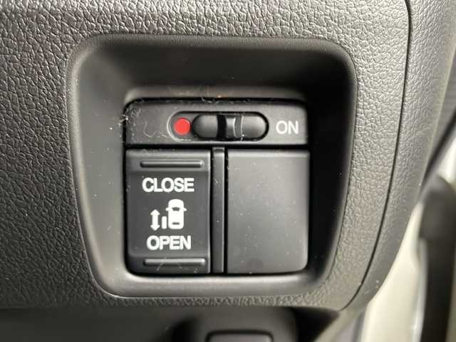 ホンダ Ｎ ＢＯＸ カスタム G SSパッケージ 新潟県 2017(平29)年 10.2万km プレミアムホワイトパールⅡ 　純正ナビ/　フルセグテレビ/Bluetooth/　バックカメラ/　片側パワースライドドア/　ETC/　HID/　オートライト/　シートヒーター/　ステアリングスイッチ/　アイドリングストップ/　ウィンカーミラー/　ドアバイザー/　プッシュスタート/　スマートキー