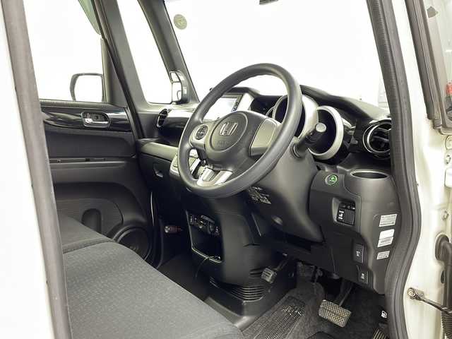 ホンダ Ｎ ＢＯＸ カスタム G SSパッケージ 新潟県 2017(平29)年 10.2万km プレミアムホワイトパールⅡ 　純正ナビ/　フルセグテレビ/Bluetooth/　バックカメラ/　片側パワースライドドア/　ETC/　HID/　オートライト/　シートヒーター/　ステアリングスイッチ/　アイドリングストップ/　ウィンカーミラー/　ドアバイザー/　プッシュスタート/　スマートキー