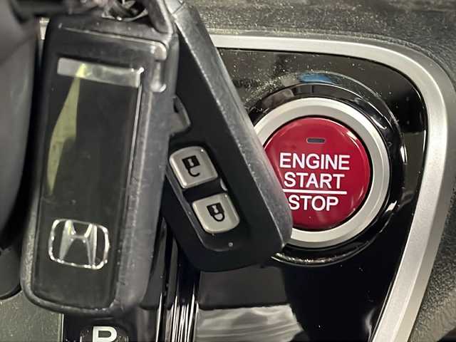 ホンダ Ｎ ＢＯＸ カスタム G SSパッケージ 新潟県 2017(平29)年 10.2万km プレミアムホワイトパールⅡ 　純正ナビ/　フルセグテレビ/Bluetooth/　バックカメラ/　片側パワースライドドア/　ETC/　HID/　オートライト/　シートヒーター/　ステアリングスイッチ/　アイドリングストップ/　ウィンカーミラー/　ドアバイザー/　プッシュスタート/　スマートキー