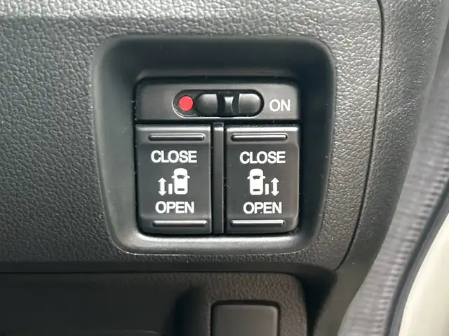 ホンダ Ｎ ＢＯＸ カスタム ターボ SSパッケージ 神奈川県 2014(平26)年 7.1万km プレミアムホワイトパール 純正インターナビ（VXM-155VSi）/AM FM TV　Bluetooth　/バックカメラ/両側パワースライドドア/前席シートヒーター/ETC/クルーズコントロール/プッシュスタート/スマートキー/純正15インチアルミホイール/純正フロアマット