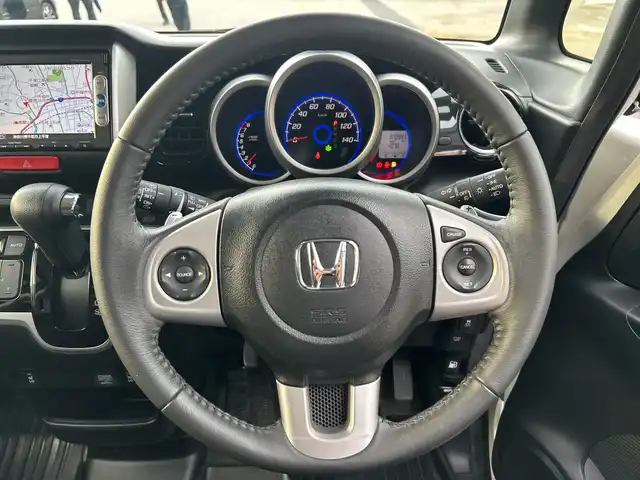 ホンダ Ｎ ＢＯＸ カスタム ターボ SSパッケージ 神奈川県 2014(平26)年 7.1万km プレミアムホワイトパール 純正インターナビ（VXM-155VSi）/AM FM TV　Bluetooth　/バックカメラ/両側パワースライドドア/前席シートヒーター/ETC/クルーズコントロール/プッシュスタート/スマートキー/純正15インチアルミホイール/純正フロアマット