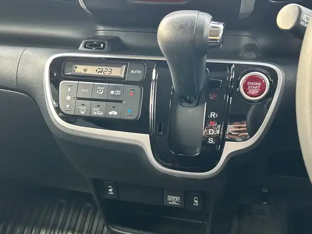 ホンダ Ｎ ＢＯＸ カスタム ターボ SSパッケージ 神奈川県 2014(平26)年 7.1万km プレミアムホワイトパール 純正インターナビ（VXM-155VSi）/AM FM TV　Bluetooth　/バックカメラ/両側パワースライドドア/前席シートヒーター/ETC/クルーズコントロール/プッシュスタート/スマートキー/純正15インチアルミホイール/純正フロアマット