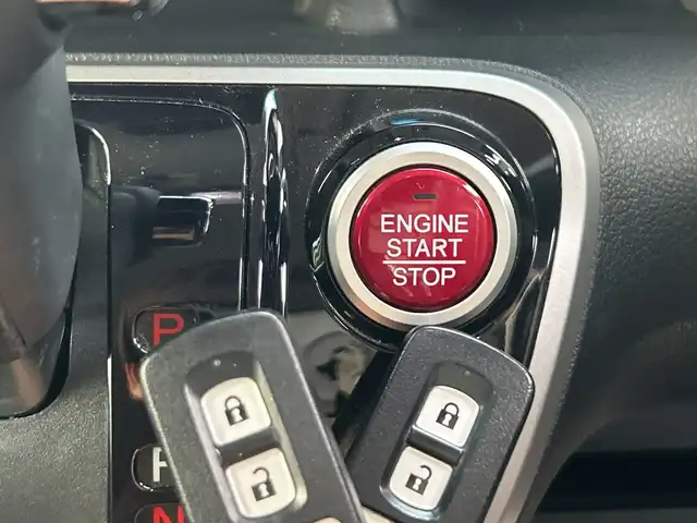 ホンダ Ｎ ＢＯＸ カスタム ターボ SSパッケージ 神奈川県 2014(平26)年 7.1万km プレミアムホワイトパール 純正インターナビ（VXM-155VSi）/AM FM TV　Bluetooth　/バックカメラ/両側パワースライドドア/前席シートヒーター/ETC/クルーズコントロール/プッシュスタート/スマートキー/純正15インチアルミホイール/純正フロアマット