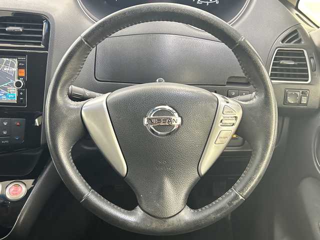 日産 セレナ ハイウェイS S HV Aセーフ 神奈川県 2014(平26)年 5.1万km タイガーアイブラウン 純正SDナビ【MC314D-W】/Bluetooth・CD・DVD・AUX・フルセグTV/全周囲カメラ/両側パワースライドドア/クルーズコントロール/スペアキー1本/純正フロアマット/コーナーセンサー/純正16インチアルミホイール/LEDヘッドライト/オートライト/レーンキープアシスト/横滑り防止装置/衝突被害軽減システム