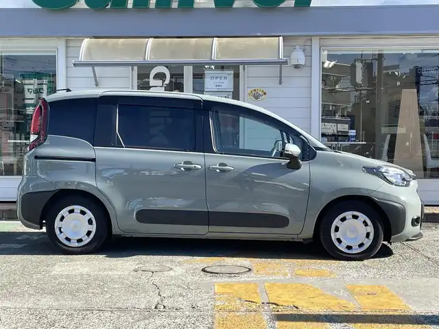 トヨタ シエンタ ハイブリッド G 神奈川県 2023(令5)年 2.3万km アーバンカーキ ワンオーナー/純正10.5インチディスプレイオーディオ/　（Bluetooth・USB・ミラキャス）/フルセグTV/両側パワースライドドア/前席シートヒーター/ステアリングヒーター/トヨタセーフティセンス/LEDヘッドライト/LEDフォグライト/レーダークルーズコントロール/パノラミックビューモニター/ビルトインETC2.0/前後アクセサリーコンセント/　（AC100V1500W）/スマートキー×2/保証書/取扱説明書