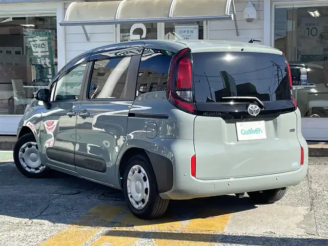 トヨタ シエンタ ハイブリッド G 神奈川県 2023(令5)年 2.3万km アーバンカーキ ワンオーナー/純正10.5インチディスプレイオーディオ/　（Bluetooth・USB・ミラキャス）/フルセグTV/両側パワースライドドア/前席シートヒーター/ステアリングヒーター/トヨタセーフティセンス/LEDヘッドライト/LEDフォグライト/レーダークルーズコントロール/パノラミックビューモニター/ビルトインETC2.0/前後アクセサリーコンセント/　（AC100V1500W）/スマートキー×2/保証書/取扱説明書