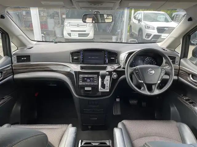 日産 エルグランド 250ハイウェイスターS 青森県 2015(平27)年 5.6万km ファントムブラック ・4WD/・純正メーカーナビ/・フルセグ/Bluetooth/・バックカメラ/・純正フリップダウンモニター/・両側パワースライドドア/・純正18AW/・純正LEDヘッドライト/・フォグライト/・純正ETC/・ハーフレザーシート/・革巻きステアリング/・保証書・取説あり