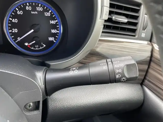 日産 エルグランド 250ハイウェイスターS 青森県 2015(平27)年 5.6万km ファントムブラック ・4WD/・純正メーカーナビ/・フルセグ/Bluetooth/・バックカメラ/・純正フリップダウンモニター/・両側パワースライドドア/・純正18AW/・純正LEDヘッドライト/・フォグライト/・純正ETC/・ハーフレザーシート/・革巻きステアリング/・保証書・取説あり