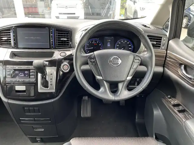 日産 エルグランド 250ハイウェイスターS 青森県 2015(平27)年 5.6万km ファントムブラック ・4WD/・純正メーカーナビ/・フルセグ/Bluetooth/・バックカメラ/・純正フリップダウンモニター/・両側パワースライドドア/・純正18AW/・純正LEDヘッドライト/・フォグライト/・純正ETC/・ハーフレザーシート/・革巻きステアリング/・保証書・取説あり