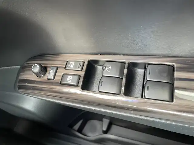 日産 エルグランド 250ハイウェイスターS 青森県 2015(平27)年 5.6万km ファントムブラック ・4WD/・純正メーカーナビ/・フルセグ/Bluetooth/・バックカメラ/・純正フリップダウンモニター/・両側パワースライドドア/・純正18AW/・純正LEDヘッドライト/・フォグライト/・純正ETC/・ハーフレザーシート/・革巻きステアリング/・保証書・取説あり