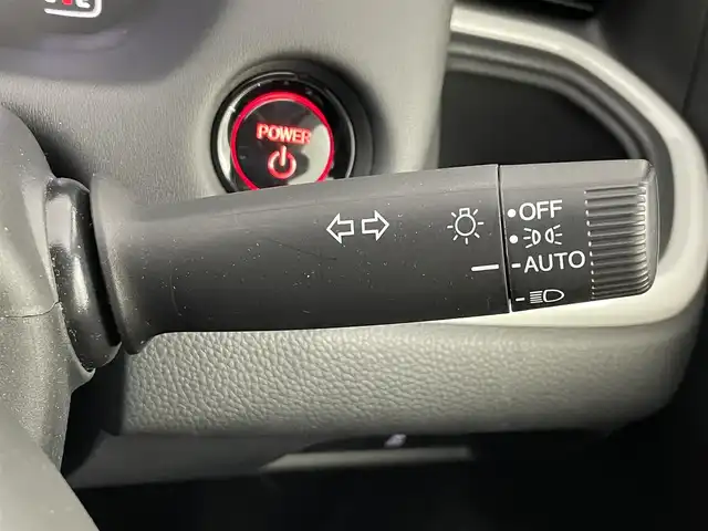 ホンダ フィット e:HEVホーム 道央・札幌 2023(令5)年 2万km クリスタルブラックパール ・４WD/・寒冷地仕様/・社外メモリナビ/　BT/USB/CD/DVD/SD/フルセグ/・社外ETC/・バックカメラ/・ホンダセンシング/・レーダークルーズコントロール/・踏み間違い衝突軽減ブレーキ/・横滑り防止/・レーンキープアシスト/・前後コーナーセンサー/・コンフォートビューパッケージ/・プッシュスタート/・スマートキー/・LEDヘッドライト/・オートライト/・オートマチックハイビーム/・ヘッドランプレベライザー/・純正フロアマット