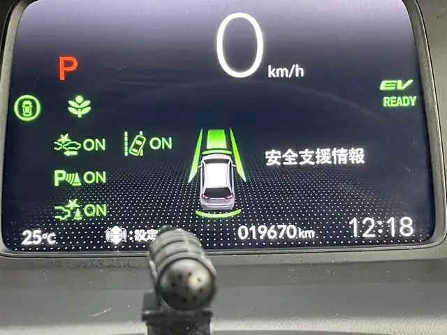 ホンダ フィット e:HEVホーム 道央・札幌 2023(令5)年 2万km クリスタルブラックパール ・４WD/・寒冷地仕様/・社外メモリナビ/　BT/USB/CD/DVD/SD/フルセグ/・社外ETC/・バックカメラ/・ホンダセンシング/・レーダークルーズコントロール/・踏み間違い衝突軽減ブレーキ/・横滑り防止/・レーンキープアシスト/・前後コーナーセンサー/・コンフォートビューパッケージ/・プッシュスタート/・スマートキー/・LEDヘッドライト/・オートライト/・オートマチックハイビーム/・ヘッドランプレベライザー/・純正フロアマット