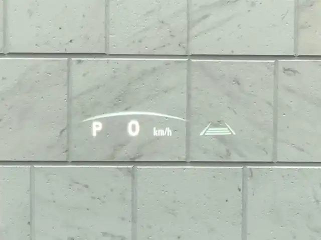 レクサス ＮＸ 250 岐阜県 2025(令7)年 0.5万km グラファイトブラックガラスフレーク パノラマサンルーフ　/ヘッドアップディスプレイ　/ブラインドスポットモニター　/純正ナビ（フルセグTV/Bluetooth/USB）/全方位カメラ　/レクサスセーフティシステムプラス/クリアランスソナー/純正ドライブレコーダー/クルーズコントロール/エアシート・シートヒーター/デュアルオートエアコン/Trail Mode/ダウンヒルアシストコントロールシステム/革巻きステアリング/ステアリングスイッチ/ブラウンレザーシート　/前席パワーシート　/パワーバックドア　/ビルトインETC2.0 /純正20インチアルミホイール/カードキー・スマートキー×２