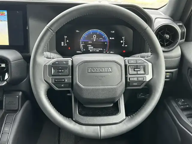 トヨタ ランドクルーザー ２５０ VX 宮城県 2024(令6)年 0.6万km アバンギャルドブロンズメタリック /ワンオーナー//サンルーフ//デジタルインナーミラー//純正コネクティッドナビ//FM/AM/BT/フルセグテレビ//スマートフォン連携//レザーシート//前席パワーシート/シートヒーター/ベンチレーション//ステアリングヒーター//パノラミックビューモニター//トヨタセーフティセンス/・プリクラッシュセーフティ/・レーントレーシングアシスト/・レーンディパーチャーアラート/・レーダークルーズコントロール/・アダプティブハイビームシステム/・ロードサインアシスト/・ドライバー異常時対応システム/・プロアクティブドライビングアシスト/・発進遅れ告知機能//ビルトインETC2.0//スマートキーx2//マットガード//社外フロアマット