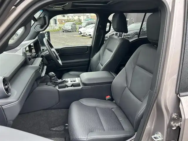 トヨタ ランドクルーザー ２５０ VX 宮城県 2024(令6)年 0.6万km アバンギャルドブロンズメタリック /ワンオーナー//サンルーフ//デジタルインナーミラー//純正コネクティッドナビ//FM/AM/BT/フルセグテレビ//スマートフォン連携//レザーシート//前席パワーシート/シートヒーター/ベンチレーション//ステアリングヒーター//パノラミックビューモニター//トヨタセーフティセンス/・プリクラッシュセーフティ/・レーントレーシングアシスト/・レーンディパーチャーアラート/・レーダークルーズコントロール/・アダプティブハイビームシステム/・ロードサインアシスト/・ドライバー異常時対応システム/・プロアクティブドライビングアシスト/・発進遅れ告知機能//ビルトインETC2.0//スマートキーx2//マットガード//社外フロアマット