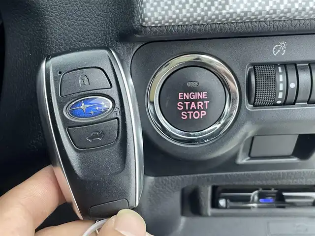 スバル レヴォーグ 1．6GT－S アイサイト 群馬県 2016(平28)年 4.1万km クリスタルホワイトP アドバンスドセイフティパッケージ/・スバルリヤビークルディテクション/・ハイビームアシスト/・サイドビューモニター/・アイサイトアシストモニター/======/純正パナソニックナビ（CN-LR720D)/・CD/DVD/SD/USB/Bluetooth/フルセグTV/======/純正ナビ　バックカメラ　パワーシート　全車速追従機能付きクルーズコントロール　ＥＴＣ　リヤビークルディテクション　ＬＥＤヘッドライト　ラゲッジマット　トノカバー　パドルシフト　ターボ　４ＷＤ　禁煙車