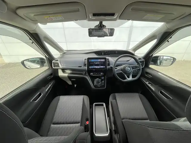 日産 セレナ e－パワー ハイウェイスター V 千葉県 2023(令5)年 1.1万km ブリリアントホワイトパール 衝突軽減ブレーキ/全方位カメラ/フリップダウンモニター/両側パワースライドドア/純正９インチナビ/フルセグＴＶ/Ｂｌｕｅｔｏｏｔｈ/ＬＥＤヘッドライト/ＢＳＭ/デジタルインナーミラー