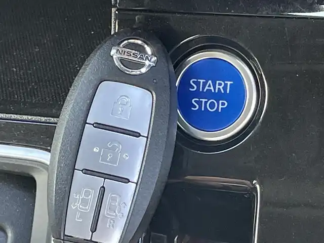 日産 セレナ e－パワー ハイウェイスター V 千葉県 2023(令5)年 1.1万km ブリリアントホワイトパール 衝突軽減ブレーキ/全方位カメラ/フリップダウンモニター/両側パワースライドドア/純正９インチナビ/フルセグＴＶ/Ｂｌｕｅｔｏｏｔｈ/ＬＥＤヘッドライト/ＢＳＭ/デジタルインナーミラー