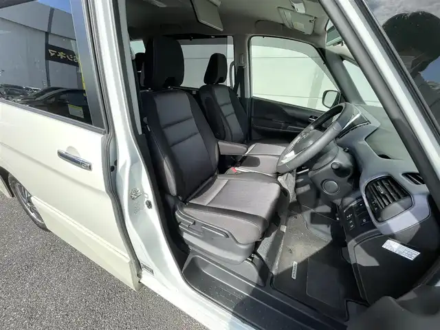 日産 セレナ e－パワー ハイウェイスター V 千葉県 2023(令5)年 1.1万km ブリリアントホワイトパール 衝突軽減ブレーキ/全方位カメラ/フリップダウンモニター/両側パワースライドドア/純正９インチナビ/フルセグＴＶ/Ｂｌｕｅｔｏｏｔｈ/ＬＥＤヘッドライト/ＢＳＭ/デジタルインナーミラー