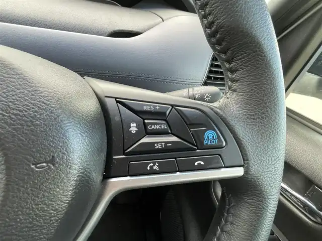 日産 セレナ e－パワー ハイウェイスター V 千葉県 2023(令5)年 1.1万km ブリリアントホワイトパール 衝突軽減ブレーキ/全方位カメラ/フリップダウンモニター/両側パワースライドドア/純正９インチナビ/フルセグＴＶ/Ｂｌｕｅｔｏｏｔｈ/ＬＥＤヘッドライト/ＢＳＭ/デジタルインナーミラー