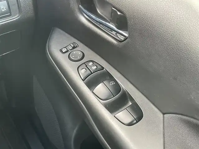 日産 セレナ e－パワー ハイウェイスター V 千葉県 2023(令5)年 1.1万km ブリリアントホワイトパール 衝突軽減ブレーキ/全方位カメラ/フリップダウンモニター/両側パワースライドドア/純正９インチナビ/フルセグＴＶ/Ｂｌｕｅｔｏｏｔｈ/ＬＥＤヘッドライト/ＢＳＭ/デジタルインナーミラー