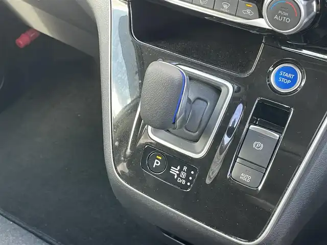 日産 セレナ e－パワー ハイウェイスター V 千葉県 2023(令5)年 1.1万km ブリリアントホワイトパール 衝突軽減ブレーキ/全方位カメラ/フリップダウンモニター/両側パワースライドドア/純正９インチナビ/フルセグＴＶ/Ｂｌｕｅｔｏｏｔｈ/ＬＥＤヘッドライト/ＢＳＭ/デジタルインナーミラー