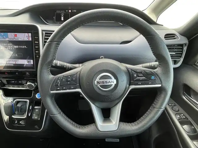 日産 セレナ e－パワー ハイウェイスター V 千葉県 2023(令5)年 1.1万km ブリリアントホワイトパール 衝突軽減ブレーキ/全方位カメラ/フリップダウンモニター/両側パワースライドドア/純正９インチナビ/フルセグＴＶ/Ｂｌｕｅｔｏｏｔｈ/ＬＥＤヘッドライト/ＢＳＭ/デジタルインナーミラー