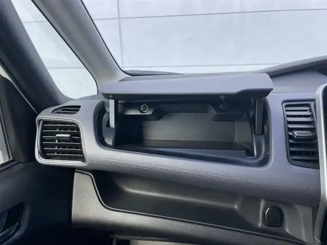 日産 セレナ e－パワー ハイウェイスター V 千葉県 2023(令5)年 1.1万km ブリリアントホワイトパール 衝突軽減ブレーキ/全方位カメラ/フリップダウンモニター/両側パワースライドドア/純正９インチナビ/フルセグＴＶ/Ｂｌｕｅｔｏｏｔｈ/ＬＥＤヘッドライト/ＢＳＭ/デジタルインナーミラー