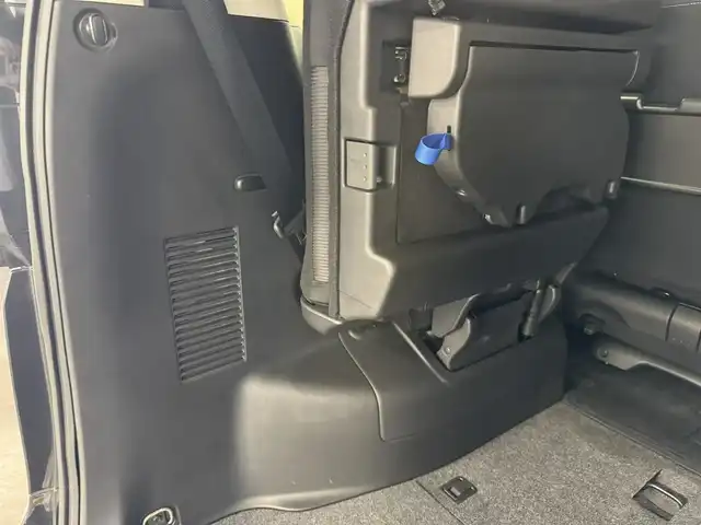 日産 セレナ ハイウェイスター 三重県 2016(平28)年 3.2万km ダイヤモンドブラック S-HYBRID/FF/インパネCVT/純正 9インチナビ MM516D-L/（iPod/SD/FM/AM/TV/WALKMAN/USB/Bluetooth/CD/DVD/Blu-ray/MUSIC STOCKER/HDMI/VTR/AUX）/・純正 11インチ 後席モニター/インテリジェント アラウンドビューモニター（移動物検知機能付）*1/両側 ハンズフリーオートスライドドア/ビルトイン ETC/安全/【OP】セーフティパックA/・踏み間違い衝突防止アシスト*/・インテリジェント パーキングアシスト*/・標識検知機能*/・インテリジェント DA（ふらつき警報）*/・フロント & バックソナー*/・LDW（車線逸脱警報）/・エマージェンシーブレーキ/装備/・定速クルーズコントロール/・前後 オートエアコン/・オートライト/・LEDヘッドライト/・フロントフォグライト/・ハイビームアシスト/・ヒーター付ドアミラー*1/・ステアリングスイッチ*1/・純正16inAW/・プッシュスタート/・保/取/ナビ取/・スマートキーx1/など/*1…セーフティパックAの装備