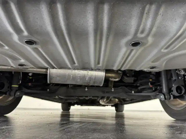 日産 セレナ ハイウェイスター 三重県 2016(平28)年 3.2万km ダイヤモンドブラック S-HYBRID/FF/インパネCVT/純正 9インチナビ MM516D-L/（iPod/SD/FM/AM/TV/WALKMAN/USB/Bluetooth/CD/DVD/Blu-ray/MUSIC STOCKER/HDMI/VTR/AUX）/・純正 11インチ 後席モニター/インテリジェント アラウンドビューモニター（移動物検知機能付）*1/両側 ハンズフリーオートスライドドア/ビルトイン ETC/安全/【OP】セーフティパックA/・踏み間違い衝突防止アシスト*/・インテリジェント パーキングアシスト*/・標識検知機能*/・インテリジェント DA（ふらつき警報）*/・フロント & バックソナー*/・LDW（車線逸脱警報）/・エマージェンシーブレーキ/装備/・定速クルーズコントロール/・前後 オートエアコン/・オートライト/・LEDヘッドライト/・フロントフォグライト/・ハイビームアシスト/・ヒーター付ドアミラー*1/・ステアリングスイッチ*1/・純正16inAW/・プッシュスタート/・保/取/ナビ取/・スマートキーx1/など/*1…セーフティパックAの装備