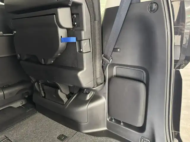 日産 セレナ ハイウェイスター 三重県 2016(平28)年 3.2万km ダイヤモンドブラック S-HYBRID/FF/インパネCVT/純正 9インチナビ MM516D-L/（iPod/SD/FM/AM/TV/WALKMAN/USB/Bluetooth/CD/DVD/Blu-ray/MUSIC STOCKER/HDMI/VTR/AUX）/・純正 11インチ 後席モニター/インテリジェント アラウンドビューモニター（移動物検知機能付）*1/両側 ハンズフリーオートスライドドア/ビルトイン ETC/安全/【OP】セーフティパックA/・踏み間違い衝突防止アシスト*/・インテリジェント パーキングアシスト*/・標識検知機能*/・インテリジェント DA（ふらつき警報）*/・フロント & バックソナー*/・LDW（車線逸脱警報）/・エマージェンシーブレーキ/装備/・定速クルーズコントロール/・前後 オートエアコン/・オートライト/・LEDヘッドライト/・フロントフォグライト/・ハイビームアシスト/・ヒーター付ドアミラー*1/・ステアリングスイッチ*1/・純正16inAW/・プッシュスタート/・保/取/ナビ取/・スマートキーx1/など/*1…セーフティパックAの装備