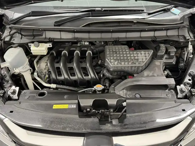 日産 セレナ ハイウェイスター 三重県 2016(平28)年 3.2万km ダイヤモンドブラック S-HYBRID/FF/インパネCVT/純正 9インチナビ MM516D-L/（iPod/SD/FM/AM/TV/WALKMAN/USB/Bluetooth/CD/DVD/Blu-ray/MUSIC STOCKER/HDMI/VTR/AUX）/・純正 11インチ 後席モニター/インテリジェント アラウンドビューモニター（移動物検知機能付）*1/両側 ハンズフリーオートスライドドア/ビルトイン ETC/安全/【OP】セーフティパックA/・踏み間違い衝突防止アシスト*/・インテリジェント パーキングアシスト*/・標識検知機能*/・インテリジェント DA（ふらつき警報）*/・フロント & バックソナー*/・LDW（車線逸脱警報）/・エマージェンシーブレーキ/装備/・定速クルーズコントロール/・前後 オートエアコン/・オートライト/・LEDヘッドライト/・フロントフォグライト/・ハイビームアシスト/・ヒーター付ドアミラー*1/・ステアリングスイッチ*1/・純正16inAW/・プッシュスタート/・保/取/ナビ取/・スマートキーx1/など/*1…セーフティパックAの装備