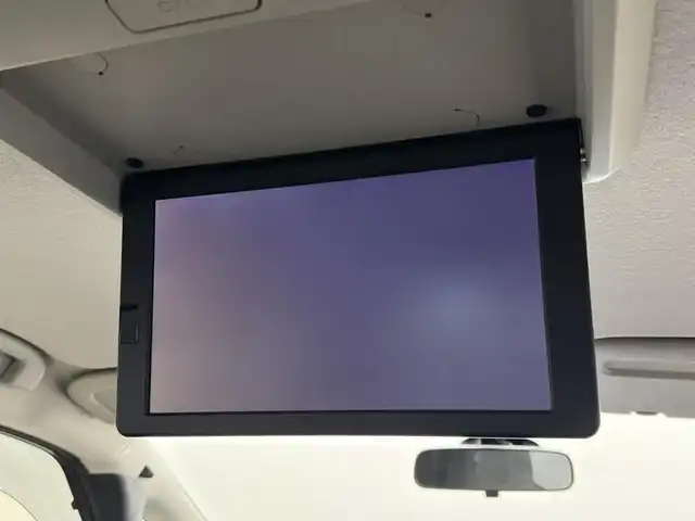 日産 セレナ ハイウェイスター 三重県 2016(平28)年 3.2万km ダイヤモンドブラック S-HYBRID/FF/インパネCVT/純正 9インチナビ MM516D-L/（iPod/SD/FM/AM/TV/WALKMAN/USB/Bluetooth/CD/DVD/Blu-ray/MUSIC STOCKER/HDMI/VTR/AUX）/・純正 11インチ 後席モニター/インテリジェント アラウンドビューモニター（移動物検知機能付）*1/両側 ハンズフリーオートスライドドア/ビルトイン ETC/安全/【OP】セーフティパックA/・踏み間違い衝突防止アシスト*/・インテリジェント パーキングアシスト*/・標識検知機能*/・インテリジェント DA（ふらつき警報）*/・フロント & バックソナー*/・LDW（車線逸脱警報）/・エマージェンシーブレーキ/装備/・定速クルーズコントロール/・前後 オートエアコン/・オートライト/・LEDヘッドライト/・フロントフォグライト/・ハイビームアシスト/・ヒーター付ドアミラー*1/・ステアリングスイッチ*1/・純正16inAW/・プッシュスタート/・保/取/ナビ取/・スマートキーx1/など/*1…セーフティパックAの装備