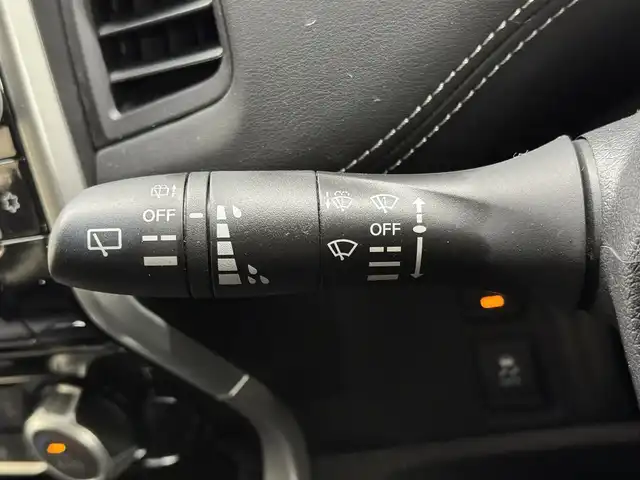 日産 セレナ ハイウェイスター 三重県 2016(平28)年 3.2万km ダイヤモンドブラック S-HYBRID/FF/インパネCVT/純正 9インチナビ MM516D-L/（iPod/SD/FM/AM/TV/WALKMAN/USB/Bluetooth/CD/DVD/Blu-ray/MUSIC STOCKER/HDMI/VTR/AUX）/・純正 11インチ 後席モニター/インテリジェント アラウンドビューモニター（移動物検知機能付）*1/両側 ハンズフリーオートスライドドア/ビルトイン ETC/安全/【OP】セーフティパックA/・踏み間違い衝突防止アシスト*/・インテリジェント パーキングアシスト*/・標識検知機能*/・インテリジェント DA（ふらつき警報）*/・フロント & バックソナー*/・LDW（車線逸脱警報）/・エマージェンシーブレーキ/装備/・定速クルーズコントロール/・前後 オートエアコン/・オートライト/・LEDヘッドライト/・フロントフォグライト/・ハイビームアシスト/・ヒーター付ドアミラー*1/・ステアリングスイッチ*1/・純正16inAW/・プッシュスタート/・保/取/ナビ取/・スマートキーx1/など/*1…セーフティパックAの装備