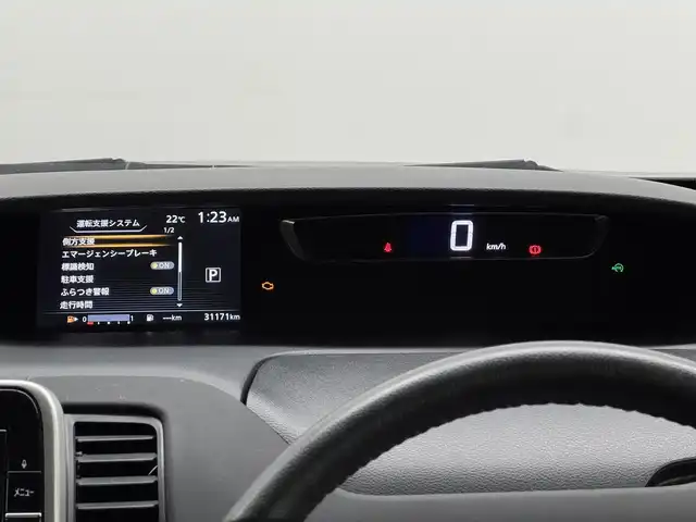 日産 セレナ ハイウェイスター 三重県 2016(平28)年 3.2万km ダイヤモンドブラック S-HYBRID/FF/インパネCVT/純正 9インチナビ MM516D-L/（iPod/SD/FM/AM/TV/WALKMAN/USB/Bluetooth/CD/DVD/Blu-ray/MUSIC STOCKER/HDMI/VTR/AUX）/・純正 11インチ 後席モニター/インテリジェント アラウンドビューモニター（移動物検知機能付）*1/両側 ハンズフリーオートスライドドア/ビルトイン ETC/安全/【OP】セーフティパックA/・踏み間違い衝突防止アシスト*/・インテリジェント パーキングアシスト*/・標識検知機能*/・インテリジェント DA（ふらつき警報）*/・フロント & バックソナー*/・LDW（車線逸脱警報）/・エマージェンシーブレーキ/装備/・定速クルーズコントロール/・前後 オートエアコン/・オートライト/・LEDヘッドライト/・フロントフォグライト/・ハイビームアシスト/・ヒーター付ドアミラー*1/・ステアリングスイッチ*1/・純正16inAW/・プッシュスタート/・保/取/ナビ取/・スマートキーx1/など/*1…セーフティパックAの装備