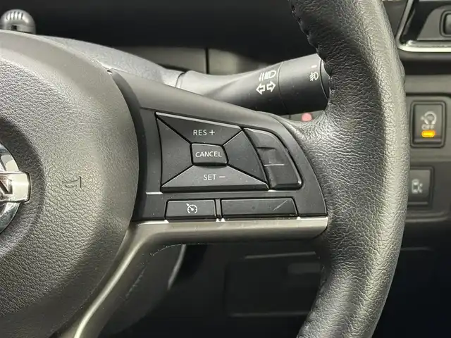 日産 セレナ ハイウェイスター 三重県 2016(平28)年 3.2万km ダイヤモンドブラック S-HYBRID/FF/インパネCVT/純正 9インチナビ MM516D-L/（iPod/SD/FM/AM/TV/WALKMAN/USB/Bluetooth/CD/DVD/Blu-ray/MUSIC STOCKER/HDMI/VTR/AUX）/・純正 11インチ 後席モニター/インテリジェント アラウンドビューモニター（移動物検知機能付）*1/両側 ハンズフリーオートスライドドア/ビルトイン ETC/安全/【OP】セーフティパックA/・踏み間違い衝突防止アシスト*/・インテリジェント パーキングアシスト*/・標識検知機能*/・インテリジェント DA（ふらつき警報）*/・フロント & バックソナー*/・LDW（車線逸脱警報）/・エマージェンシーブレーキ/装備/・定速クルーズコントロール/・前後 オートエアコン/・オートライト/・LEDヘッドライト/・フロントフォグライト/・ハイビームアシスト/・ヒーター付ドアミラー*1/・ステアリングスイッチ*1/・純正16inAW/・プッシュスタート/・保/取/ナビ取/・スマートキーx1/など/*1…セーフティパックAの装備