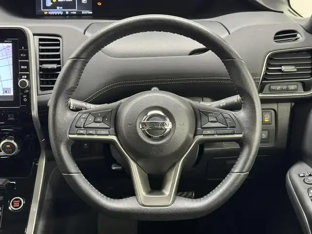 日産 セレナ ハイウェイスター 三重県 2016(平28)年 3.2万km ダイヤモンドブラック S-HYBRID/FF/インパネCVT/純正 9インチナビ MM516D-L/（iPod/SD/FM/AM/TV/WALKMAN/USB/Bluetooth/CD/DVD/Blu-ray/MUSIC STOCKER/HDMI/VTR/AUX）/・純正 11インチ 後席モニター/インテリジェント アラウンドビューモニター（移動物検知機能付）*1/両側 ハンズフリーオートスライドドア/ビルトイン ETC/安全/【OP】セーフティパックA/・踏み間違い衝突防止アシスト*/・インテリジェント パーキングアシスト*/・標識検知機能*/・インテリジェント DA（ふらつき警報）*/・フロント & バックソナー*/・LDW（車線逸脱警報）/・エマージェンシーブレーキ/装備/・定速クルーズコントロール/・前後 オートエアコン/・オートライト/・LEDヘッドライト/・フロントフォグライト/・ハイビームアシスト/・ヒーター付ドアミラー*1/・ステアリングスイッチ*1/・純正16inAW/・プッシュスタート/・保/取/ナビ取/・スマートキーx1/など/*1…セーフティパックAの装備