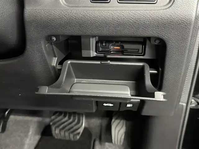 日産 セレナ ハイウェイスター 三重県 2016(平28)年 3.2万km ダイヤモンドブラック S-HYBRID/FF/インパネCVT/純正 9インチナビ MM516D-L/（iPod/SD/FM/AM/TV/WALKMAN/USB/Bluetooth/CD/DVD/Blu-ray/MUSIC STOCKER/HDMI/VTR/AUX）/・純正 11インチ 後席モニター/インテリジェント アラウンドビューモニター（移動物検知機能付）*1/両側 ハンズフリーオートスライドドア/ビルトイン ETC/安全/【OP】セーフティパックA/・踏み間違い衝突防止アシスト*/・インテリジェント パーキングアシスト*/・標識検知機能*/・インテリジェント DA（ふらつき警報）*/・フロント & バックソナー*/・LDW（車線逸脱警報）/・エマージェンシーブレーキ/装備/・定速クルーズコントロール/・前後 オートエアコン/・オートライト/・LEDヘッドライト/・フロントフォグライト/・ハイビームアシスト/・ヒーター付ドアミラー*1/・ステアリングスイッチ*1/・純正16inAW/・プッシュスタート/・保/取/ナビ取/・スマートキーx1/など/*1…セーフティパックAの装備