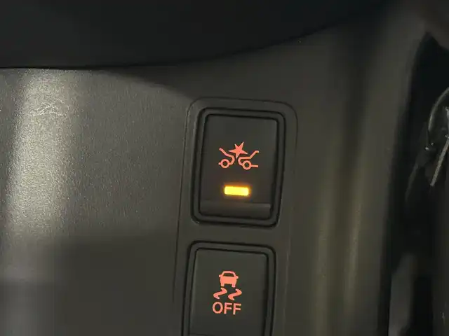 日産 セレナ ハイウェイスター 三重県 2016(平28)年 3.2万km ダイヤモンドブラック S-HYBRID/FF/インパネCVT/純正 9インチナビ MM516D-L/（iPod/SD/FM/AM/TV/WALKMAN/USB/Bluetooth/CD/DVD/Blu-ray/MUSIC STOCKER/HDMI/VTR/AUX）/・純正 11インチ 後席モニター/インテリジェント アラウンドビューモニター（移動物検知機能付）*1/両側 ハンズフリーオートスライドドア/ビルトイン ETC/安全/【OP】セーフティパックA/・踏み間違い衝突防止アシスト*/・インテリジェント パーキングアシスト*/・標識検知機能*/・インテリジェント DA（ふらつき警報）*/・フロント & バックソナー*/・LDW（車線逸脱警報）/・エマージェンシーブレーキ/装備/・定速クルーズコントロール/・前後 オートエアコン/・オートライト/・LEDヘッドライト/・フロントフォグライト/・ハイビームアシスト/・ヒーター付ドアミラー*1/・ステアリングスイッチ*1/・純正16inAW/・プッシュスタート/・保/取/ナビ取/・スマートキーx1/など/*1…セーフティパックAの装備