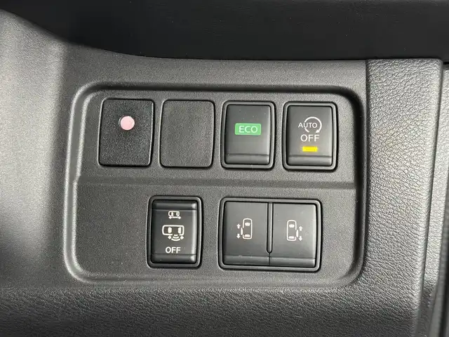 日産 セレナ ハイウェイスター 三重県 2016(平28)年 3.2万km ダイヤモンドブラック S-HYBRID/FF/インパネCVT/純正 9インチナビ MM516D-L/（iPod/SD/FM/AM/TV/WALKMAN/USB/Bluetooth/CD/DVD/Blu-ray/MUSIC STOCKER/HDMI/VTR/AUX）/・純正 11インチ 後席モニター/インテリジェント アラウンドビューモニター（移動物検知機能付）*1/両側 ハンズフリーオートスライドドア/ビルトイン ETC/安全/【OP】セーフティパックA/・踏み間違い衝突防止アシスト*/・インテリジェント パーキングアシスト*/・標識検知機能*/・インテリジェント DA（ふらつき警報）*/・フロント & バックソナー*/・LDW（車線逸脱警報）/・エマージェンシーブレーキ/装備/・定速クルーズコントロール/・前後 オートエアコン/・オートライト/・LEDヘッドライト/・フロントフォグライト/・ハイビームアシスト/・ヒーター付ドアミラー*1/・ステアリングスイッチ*1/・純正16inAW/・プッシュスタート/・保/取/ナビ取/・スマートキーx1/など/*1…セーフティパックAの装備