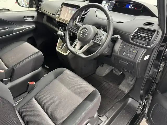 日産 セレナ ハイウェイスター 三重県 2016(平28)年 3.2万km ダイヤモンドブラック S-HYBRID/FF/インパネCVT/純正 9インチナビ MM516D-L/（iPod/SD/FM/AM/TV/WALKMAN/USB/Bluetooth/CD/DVD/Blu-ray/MUSIC STOCKER/HDMI/VTR/AUX）/・純正 11インチ 後席モニター/インテリジェント アラウンドビューモニター（移動物検知機能付）*1/両側 ハンズフリーオートスライドドア/ビルトイン ETC/安全/【OP】セーフティパックA/・踏み間違い衝突防止アシスト*/・インテリジェント パーキングアシスト*/・標識検知機能*/・インテリジェント DA（ふらつき警報）*/・フロント & バックソナー*/・LDW（車線逸脱警報）/・エマージェンシーブレーキ/装備/・定速クルーズコントロール/・前後 オートエアコン/・オートライト/・LEDヘッドライト/・フロントフォグライト/・ハイビームアシスト/・ヒーター付ドアミラー*1/・ステアリングスイッチ*1/・純正16inAW/・プッシュスタート/・保/取/ナビ取/・スマートキーx1/など/*1…セーフティパックAの装備