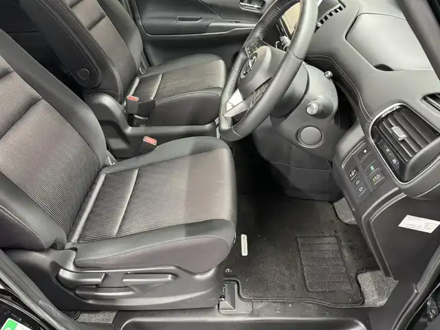 日産 セレナ ハイウェイスター 三重県 2016(平28)年 3.2万km ダイヤモンドブラック S-HYBRID/FF/インパネCVT/純正 9インチナビ MM516D-L/（iPod/SD/FM/AM/TV/WALKMAN/USB/Bluetooth/CD/DVD/Blu-ray/MUSIC STOCKER/HDMI/VTR/AUX）/・純正 11インチ 後席モニター/インテリジェント アラウンドビューモニター（移動物検知機能付）*1/両側 ハンズフリーオートスライドドア/ビルトイン ETC/安全/【OP】セーフティパックA/・踏み間違い衝突防止アシスト*/・インテリジェント パーキングアシスト*/・標識検知機能*/・インテリジェント DA（ふらつき警報）*/・フロント & バックソナー*/・LDW（車線逸脱警報）/・エマージェンシーブレーキ/装備/・定速クルーズコントロール/・前後 オートエアコン/・オートライト/・LEDヘッドライト/・フロントフォグライト/・ハイビームアシスト/・ヒーター付ドアミラー*1/・ステアリングスイッチ*1/・純正16inAW/・プッシュスタート/・保/取/ナビ取/・スマートキーx1/など/*1…セーフティパックAの装備