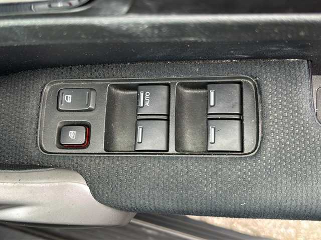 ホンダ ＣＲ－Ｖ X 富山県 2006(平18)年 3.6万km ウィスラーシルバーメタリック 純正ナビ/バックカメラ/４WD/電動格納ミラー/ETC/純正フロアマット/VSA（ABS・TCS・横滑り制御）/リモコンキー/キセノンヘッドライプ