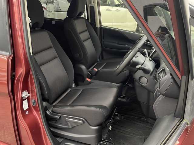 日産 セレナ ハイウェイスター 長崎県 2017(平29)年 7.3万km マルーンレッド 純正9インチナビ（MM516D-L）/・フルセグテレビ/・Bluetooth/・AM/FM/CD/DVD/Blu-ray/アラウンドビューモニター/エマージェンシーブレーキ/・標識表示/・車線逸脱警報/クルーズコントロール/パーキングアシスト/両側スライドドア/純正ドライブレコーダー/ETC/コーナーセンサー/アイドリングストップ/横滑り防止装置/プッシュスタート/スマートキー/スペアキー/サイドバイザー/純正15インチAW/リアサンシェード/シートバックテーブル