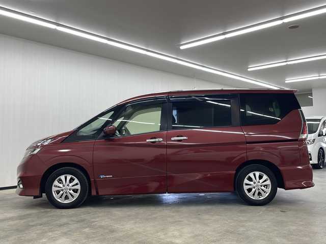 日産 セレナ ハイウェイスター 長崎県 2017(平29)年 7.3万km マルーンレッド 純正9インチナビ（MM516D-L）/・フルセグテレビ/・Bluetooth/・AM/FM/CD/DVD/Blu-ray/アラウンドビューモニター/エマージェンシーブレーキ/・標識表示/・車線逸脱警報/クルーズコントロール/パーキングアシスト/両側スライドドア/純正ドライブレコーダー/ETC/コーナーセンサー/アイドリングストップ/横滑り防止装置/プッシュスタート/スマートキー/スペアキー/サイドバイザー/純正15インチAW/リアサンシェード/シートバックテーブル