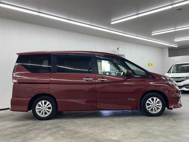 日産 セレナ ハイウェイスター 長崎県 2017(平29)年 7.3万km マルーンレッド 純正9インチナビ（MM516D-L）/・フルセグテレビ/・Bluetooth/・AM/FM/CD/DVD/Blu-ray/アラウンドビューモニター/エマージェンシーブレーキ/・標識表示/・車線逸脱警報/クルーズコントロール/パーキングアシスト/両側スライドドア/純正ドライブレコーダー/ETC/コーナーセンサー/アイドリングストップ/横滑り防止装置/プッシュスタート/スマートキー/スペアキー/サイドバイザー/純正15インチAW/リアサンシェード/シートバックテーブル